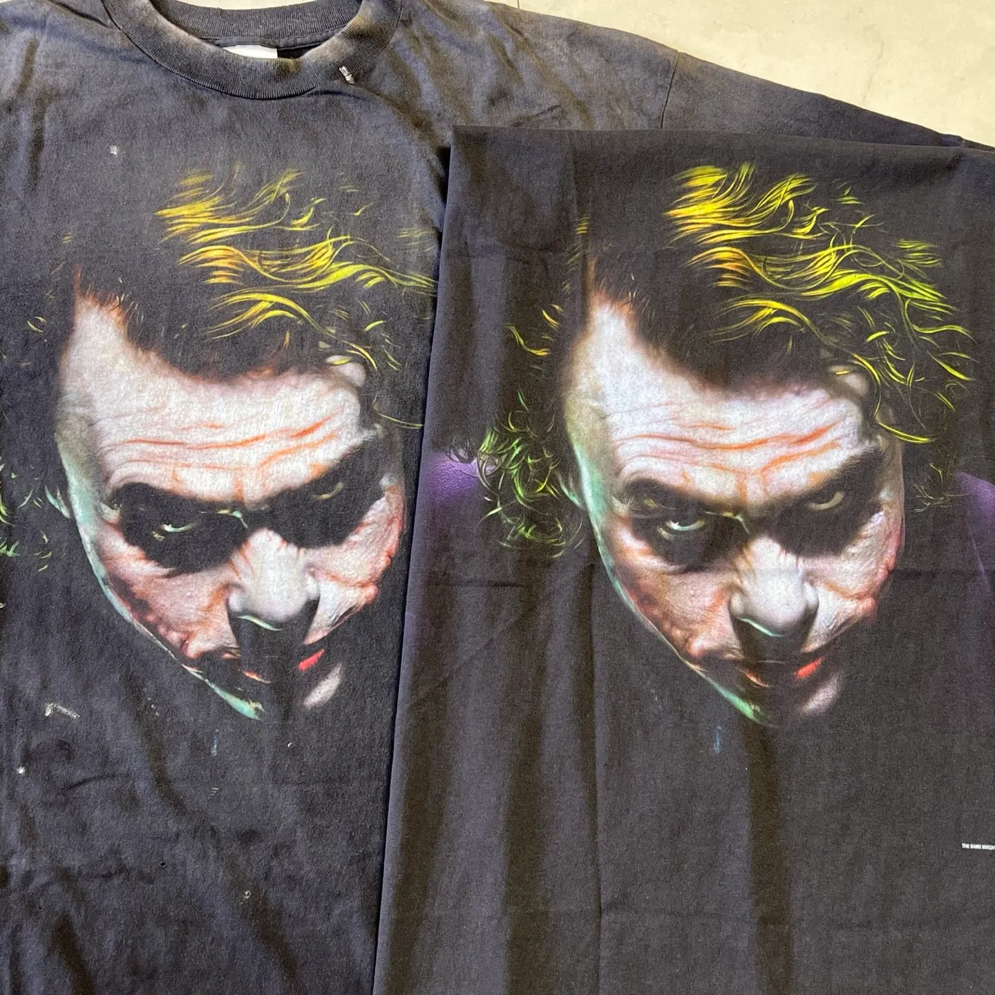 ⚠️This season's most important Batman and Joker IP collaboration SAINT Mxxxxxx x The Dark Knight BTM SS TEE /JOKER/BLACK Dark Knight Batman co-branded Joker character TEE Washed black S-XL Assute ready-to-wear dyeing, faded, re-washed and distressed, authentic proofing, custom-woven correct main mark, washed mark, difference between pictures and production, top-notch printing technology, God restores every pore of the Joker's headshot